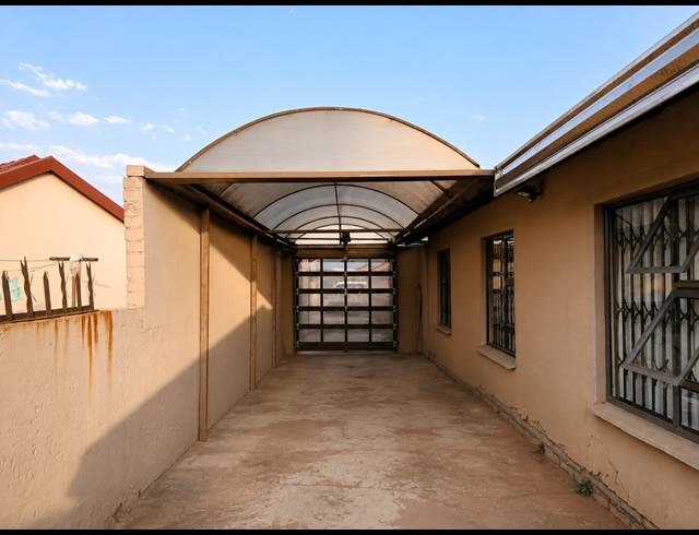 3 BEDROOM HOUSE FOR SALE IN LAKESIDE